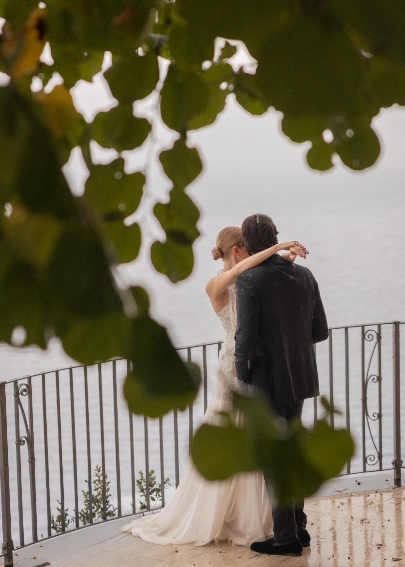 amalfi-coast-elegant-wedding-couple-balcony.jpg